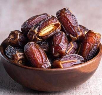 Datteri curano cuore e pressione, il consiglio del medico: “Due al giorno, non di più”