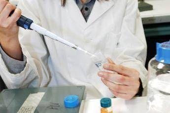 Tumore al seno, scoperto interruttore molecolare che frena la progressione