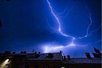 Maltempo, allerta meteo arancione lunedì 6 aprile: le regioni interessate