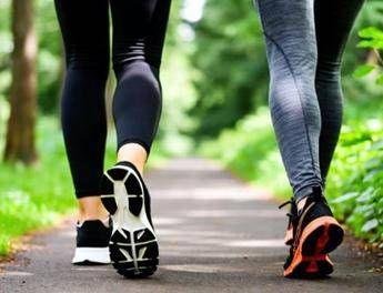 Camminare allunga la vita e allontana le malattie, il nuovo studio
