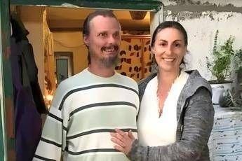 Famiglia nel bosco, papà Nathan: “Catherine pronta a collaborare. I bimbi? Appena tornano li portiamo in spiaggia”