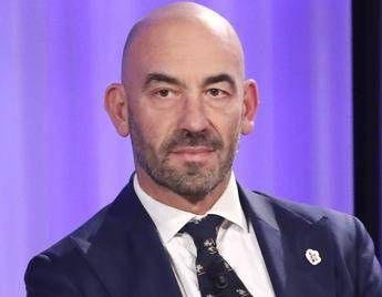 Ebola, l’allarme di Bassetti: “E’ un disastro, siamo solo all’inizio”