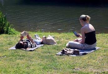 Caldo allenta la morsa sull’Italia, oggi solo una città da bollino arancione