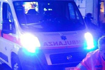 Incidente nel Trevigiano, scontro tra due auto: un morto e sette feriti