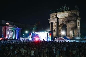 Milano Pride, oggi la parata alle 17: i consigli contro il caldo record