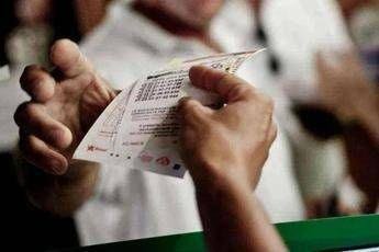 Superenalotto, numeri combinazione vincente oggi 5 giugno