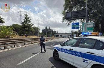 Incendio a via Laurentina, chiuso il Grande Raccordo Anulare