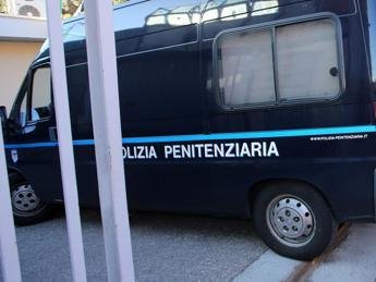 Viterbo, detenuto uccide a coltellate compagno di cella