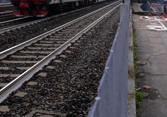 Operaio scivola sui binari, travolto e ucciso da treno a San Giorgio di Nogaro