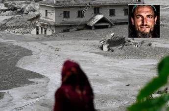 Alluvione in Nepal, l’italiano tratto in salvo: “In pullman a 20 metri dal disastro, un’onda gigantesca di fango e detriti, poi il boato”