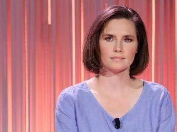 Omcidio Meredith, Amanda Knox presenta ‘Cartwheel’: “Uso la comicità per raccontare il trauma”