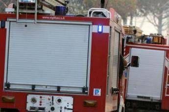 Incendio a ridosso della linea ferroviaria, circolazione Roma-Fiumicino torna regolare