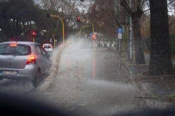 Maltempo sull’Italia, due morti: un decesso nel Senese, donna annega in auto a Udine