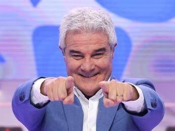 Pino Insegno, il legale: “Non deve sua presenza in Rai a Meloni, affermarlo lede la sua reputazione”
