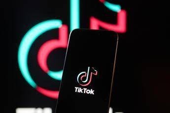 Disordini e proteste, TikTok condanna le violenze: attivata una ‘task force’ e rimossi video e account