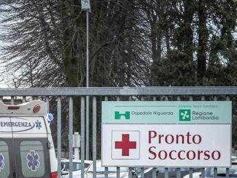 Trovato neonato abbandonato in un sacchetto della spesa a Cinisello, è ricoverato in terapia intensiva
