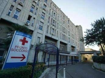 Cede un balcone a Napoli, quattro feriti: due sono ricoverati in codice rosso