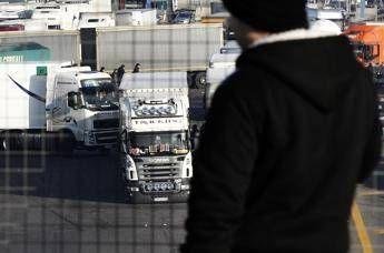 Caro carburanti, tir in sciopero in Sicilia da domani al 20 ottobre